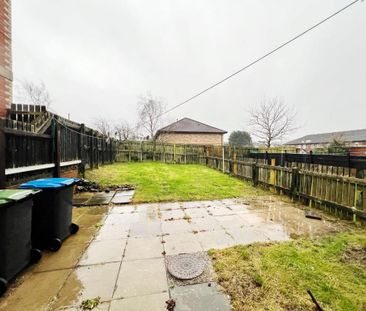 2 bedroom end of terrace house to rent - Photo 2