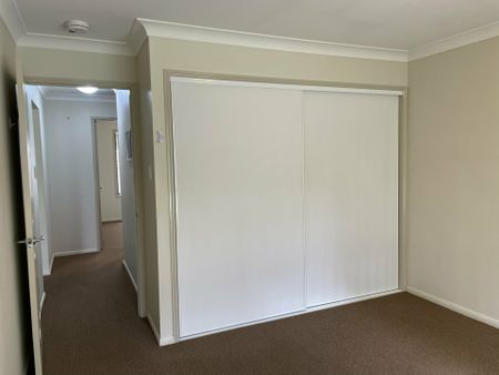 Lovely 2 bedroom brick unit - No Pets - Photo 2