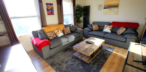 Room 3 Montpellier Retreat, CHELTENHAM GL502XG - Photo 2