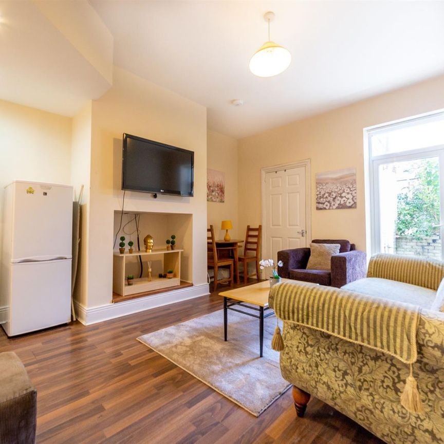 3 bed flat to rent in Rothbury Terrace, Newcastle Upon Tyne, NE6 - Photo 1