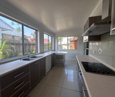 GREAT FAMILY HOME - Photo 3