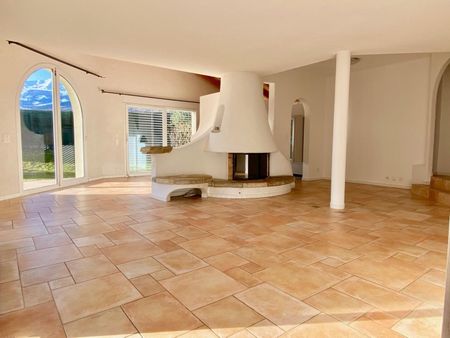 Rent – Spacious 4.5 room apartment with large private garden in Bramois - Photo 2