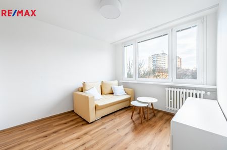 Pronájem bytu 3+1 v osobním vlastnictví 55 m², Praha 8 - Kobylisy - Photo 2