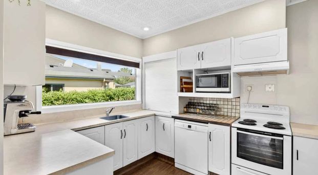 Relaxed Living Close to Schools and Guthrie Park - Photo 1