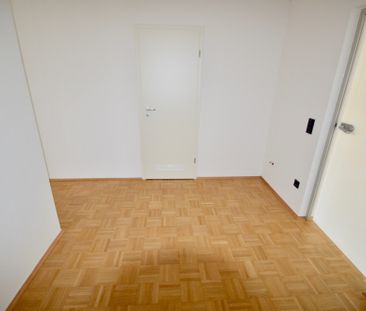 Renovierte 3,5-Zimmerwohnung mit EBK und Dachterrasse im Bau im Her... - Foto 1