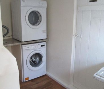 1 bedroom in a house share to rent - Photo 6