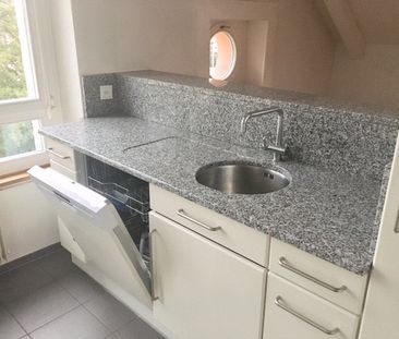 Bel appartement mansardé de 3 1/2 pièces situé au 3ème étage avec a... - Photo 3