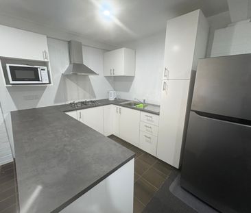 Furnished Room Located Within Walking Distance To The University - Photo 1