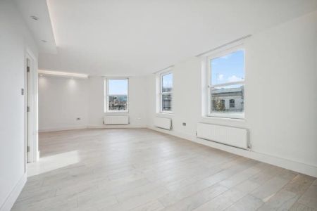 2 bedroom flat in London - Photo 5