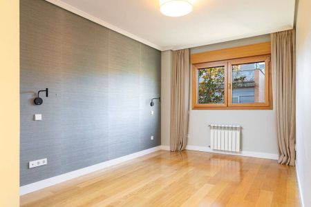 4 room luxury Flat for rent in Madrid, Spain - Foto 2