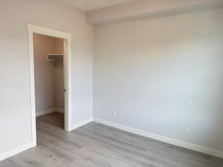 Top Floor Junior Two Bedroom Condo - Photo 3