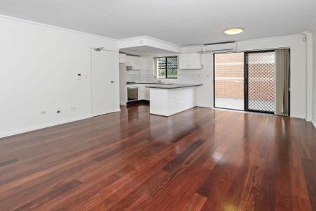 Modern double brick townhouse in convenient location - Photo 2