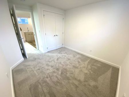 Edmonton Unfurnished townhouse Rental in Forest Heights - Brand NEW Lower Level Suite On Quiet Mature Street - Photo 4