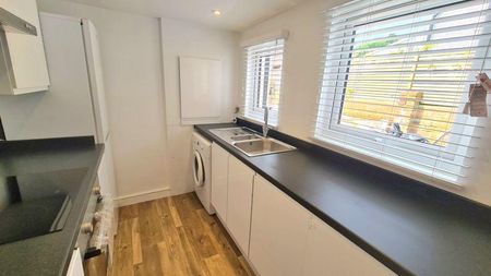 2 bedroom detached house to rent - Photo 2