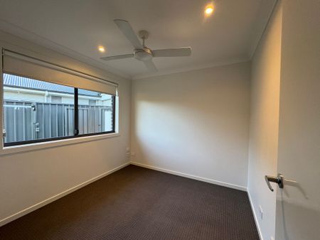 Low Maintenance 2 bedroom Unit - Photo 3