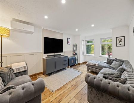 4 Bedroom Detached To Let - Photo 2