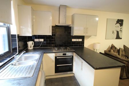 1 bedroom in a house share to rent - Photo 4