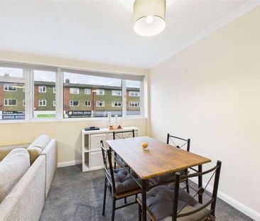 Yorktown Road, Sandhurst, Berkshire, GU47 - Photo 3