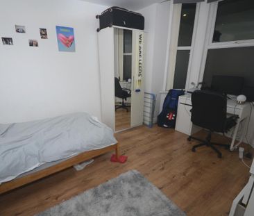 6 bedroom detached house to rent - Photo 5