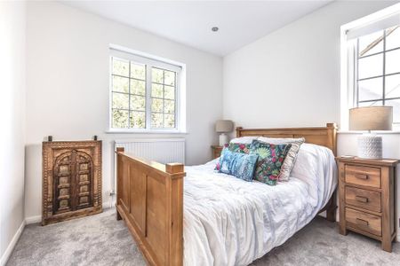 4 bedroom detached house to rent - Photo 2