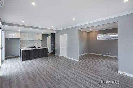 1/6 Thorpe Street, Newport VIC 3015 - Townhouse For Rent | Domain - Photo 4