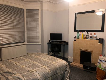 6 Bed Terraced House, Junction Road, RG1 - Photo 2