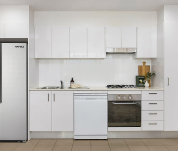 Modern 2-Bedroom Apartment with Stunning Views in Prime CBD Location - Photo 5