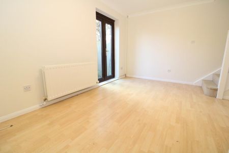 1 bedroom semi-detached house to rent - Photo 3