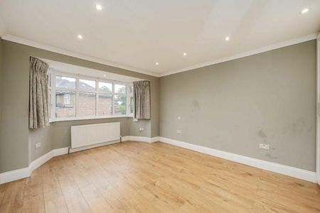 4 bedroom semi-detached house to rent - Photo 3