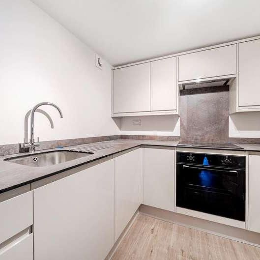 Grosvenor Road, Aldershot, GU11 - Photo 1