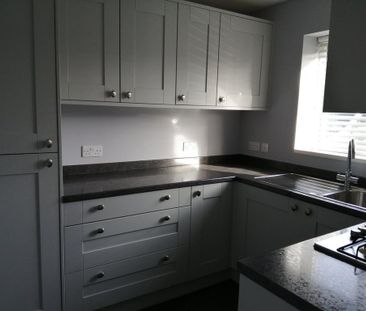 2 bedroom end of terrace house to rent - Photo 5