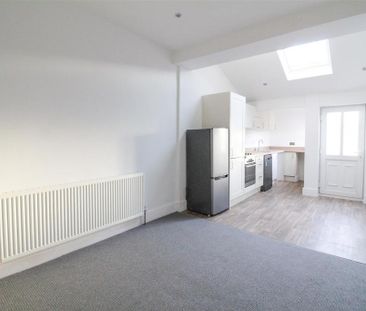 2 bedroom end of terrace house to rent - Photo 1
