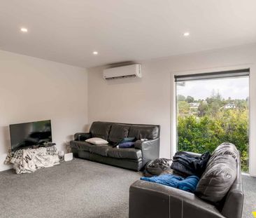 Welcome to this modern and spacious 4-bedroom, 1-bathroom home loca... - Photo 1