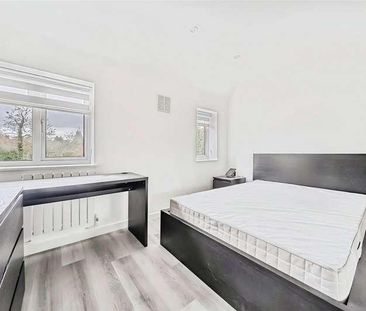 Lynwood Crescent, Ascot, Berkshire, SL5 - Photo 2