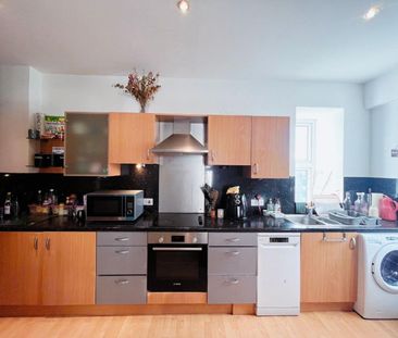 2 bedroom Flat To Let - Photo 5