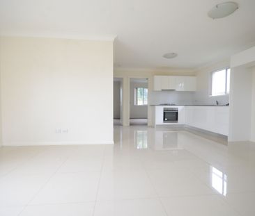 Gorgeous 2 Bedroom House - Photo 2