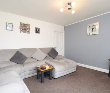 4 bedroom semi-detached house to rent - Photo 6
