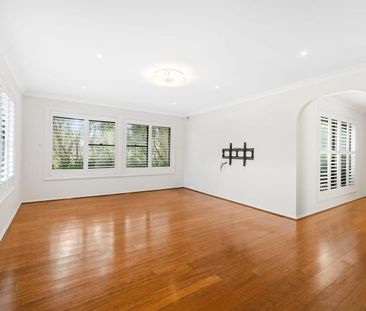 Spacious Three-Bedroom Townhouse with Double Garage in Marsfield - Photo 3