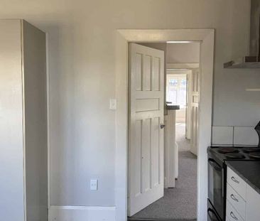 ADDINGTON - 4 BEDROOM, 1 BATHROOM/2 TOILETS - Photo 5