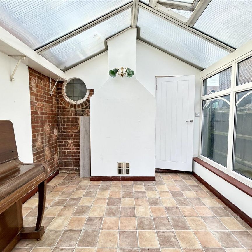 1 Bedroom Room To Let - Photo 1