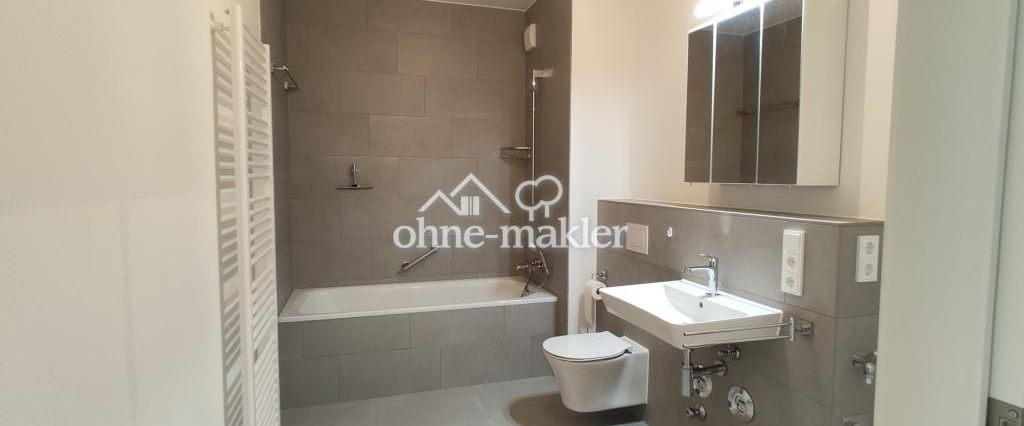 NEUWERTIG: SONNIGE 2 Zi DACHGESCHOSS-Wohnung (Einzugstermin flexible) - Photo 1