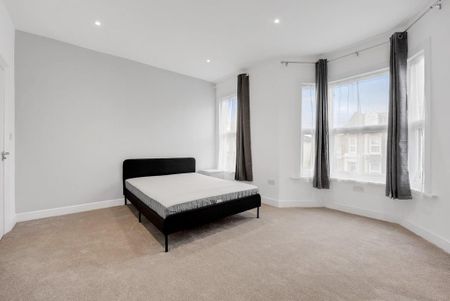 3 bedroom flat to rent - Photo 4