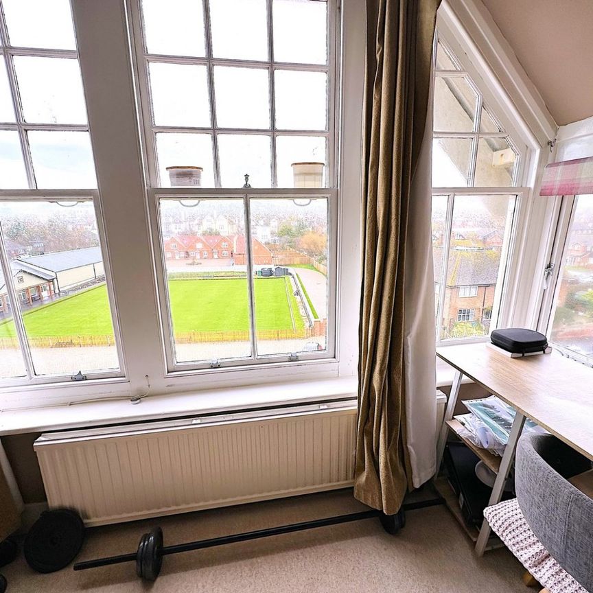 A 3 Bedroom Apartment Instruction to Let in Bexhill-on-Sea - Photo 1