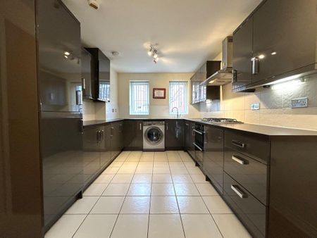 3 bedroom semi-detached house to rent - Photo 5