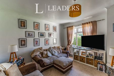 3 bedroom house to rent Copse Close, East Grinstead, RH19 - Photo 2