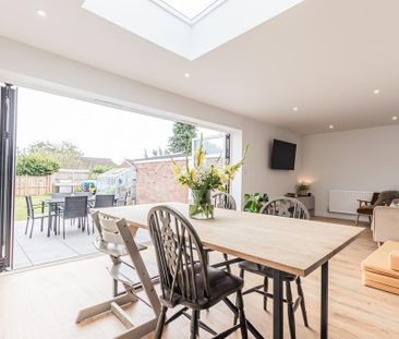 3 bedroom semi-detached bungalow to rent - Photo 3