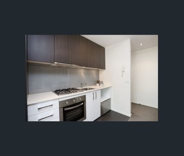 Stylish Boutique Apartment with Courtyard in Prime Glen Iris Location - Photo 3