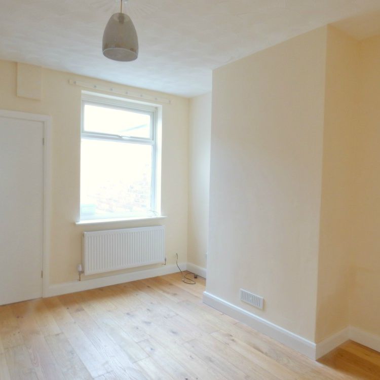 2 bedroom mid-terrace to rent Burnham Street, Stoke-On-Trent, ST4 - Photo 1