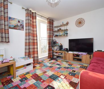 The Fouracres, Wakefield - Photo 2