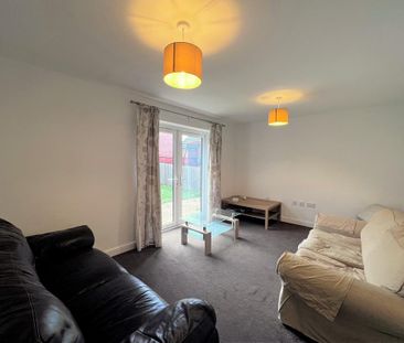5 bedroom detached house to rent - Photo 2